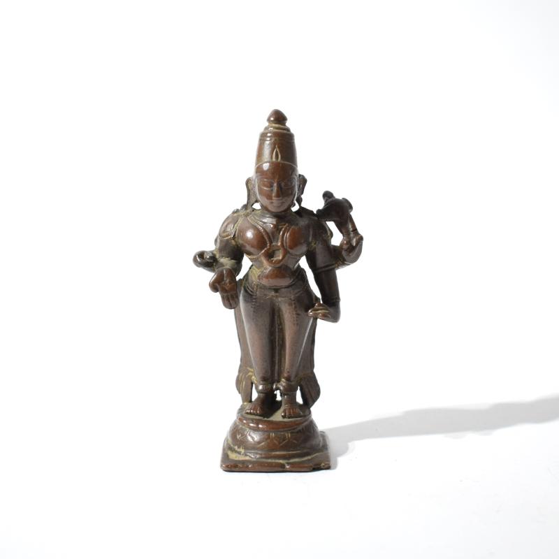 Bronzo devozionale tribale raffigurante Parvati Bronzo devozionale tribale raffigurante Parvati