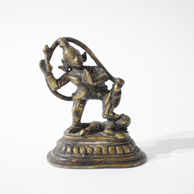 Bronzo devozionale raffigurante Hanuman trionfante su un demone Bronzo devozionale raffigurante Hanuman trionfante su un demone