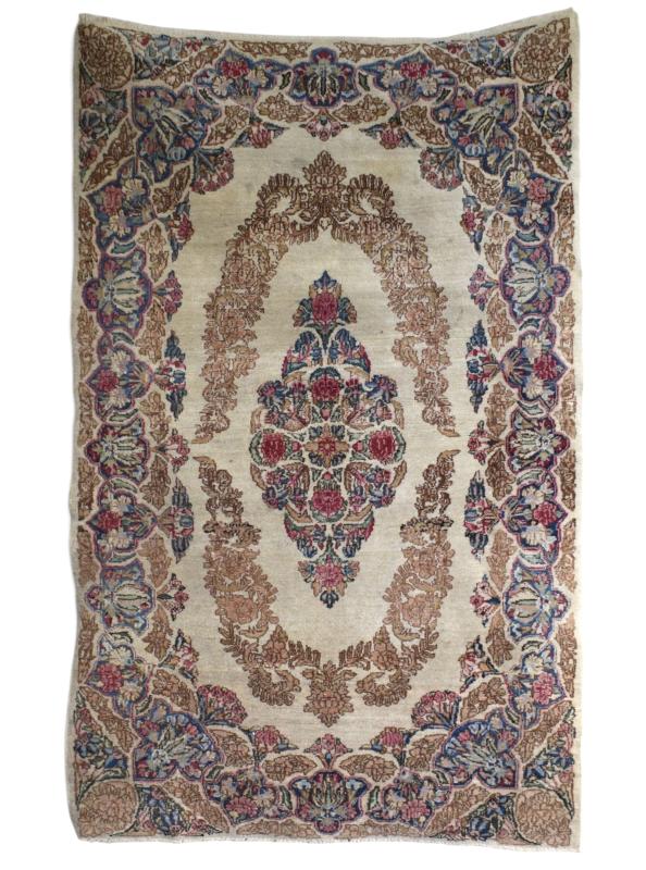 Tappeto Kirman in seta in stile francese Tappeto Kirman in seta in stile francese